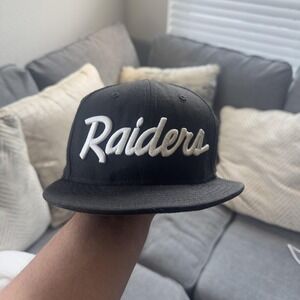 Las Vegas Raiders Hat‎ Cap Fitted Mens 7 1/4 Black NFL Football Script New Era